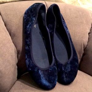 Size 9 blue velvet flats